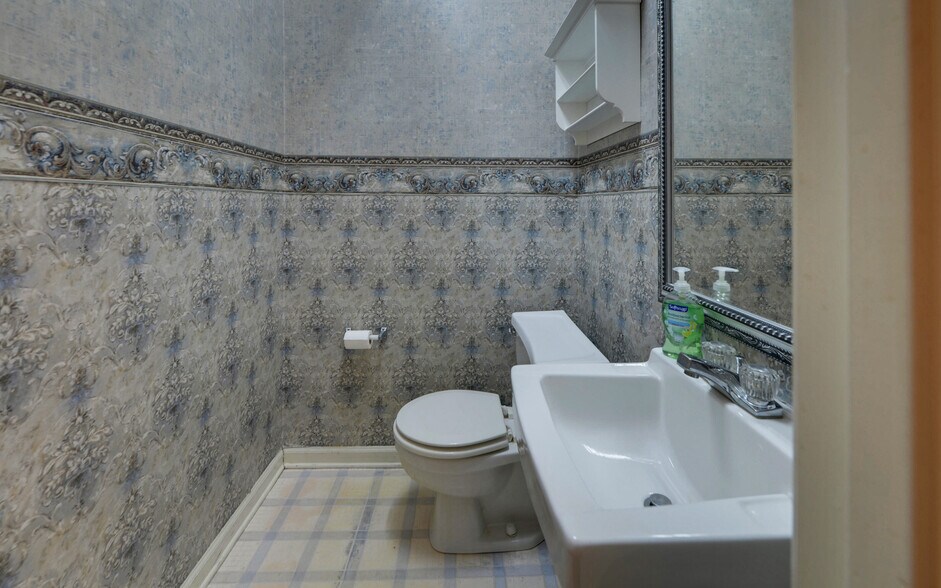 More Photos Of 131 W Savannah St, Toccoa Office For Lease