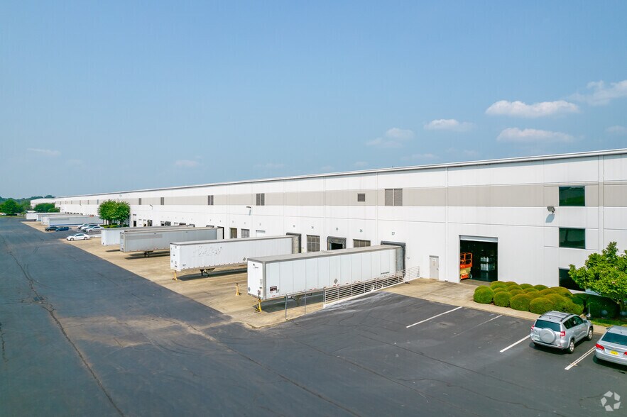 More Photos Of 2300-2375 Midway Ln, Smyrna Distribution For Lease