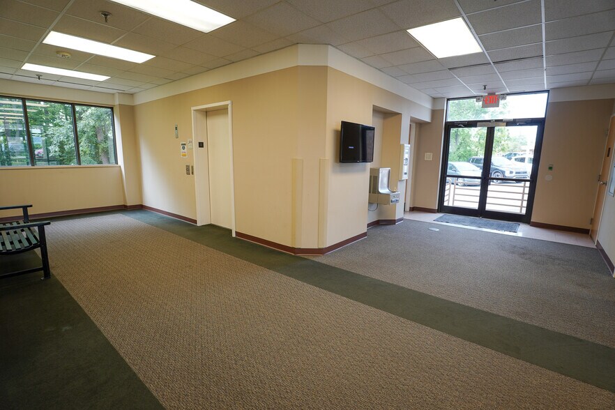 More Photos Of 4452 Eastgate Blvd, Cincinnati Office For Sale