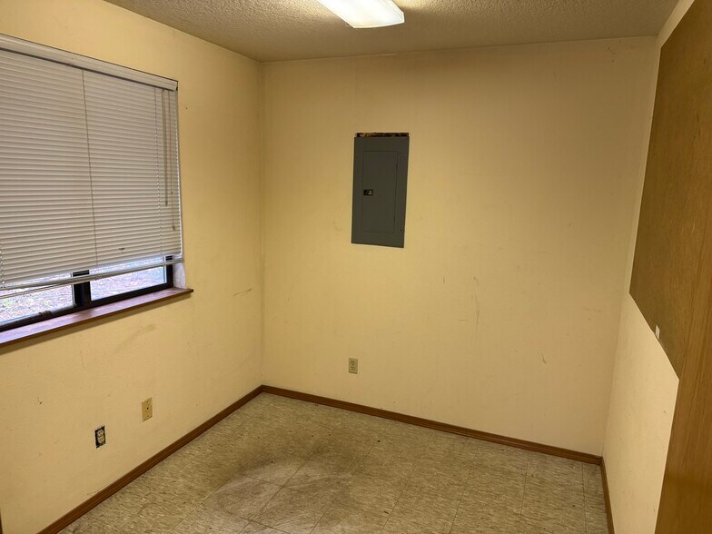 More Photos Of 36795 Industrial Way, Sandy Land For Lease