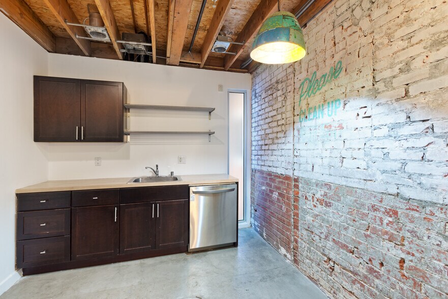 More Photos Of 2917 Santa Monica Blvd, Santa Monica Loft Creative Space For Lease