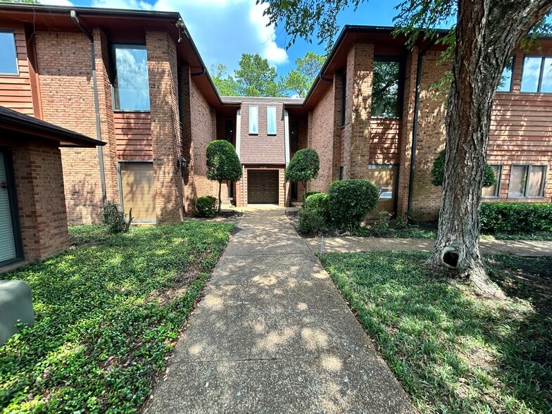 More Photos Of 4735-4739 Spottswood Ave, Memphis Medical For Lease