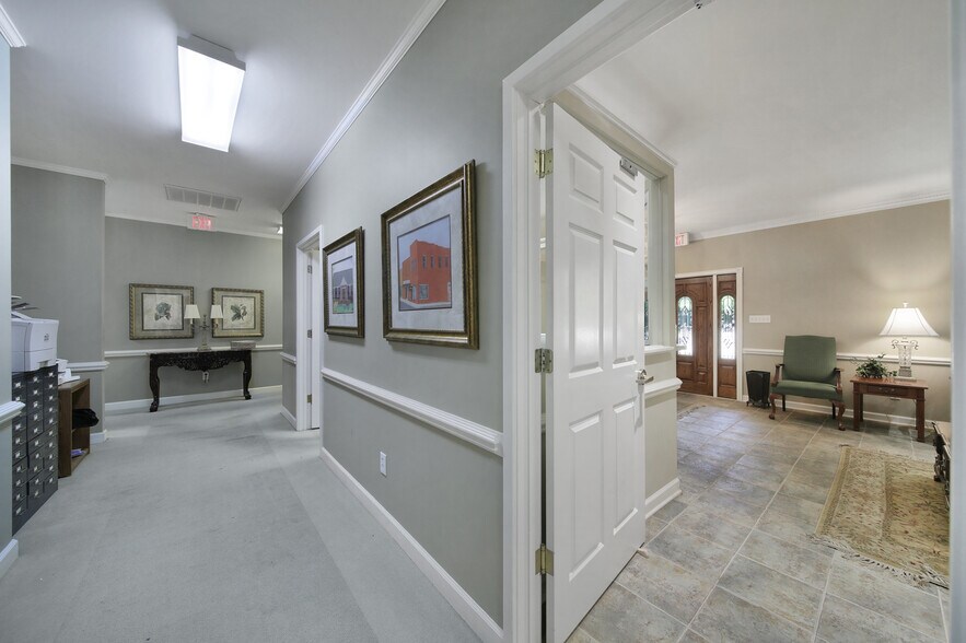 More Photos Of 312 N Main St, Lancaster Office For Lease