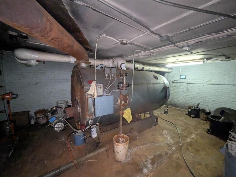 More Photos Of 16 Central st, Claremont Specialty For Sale