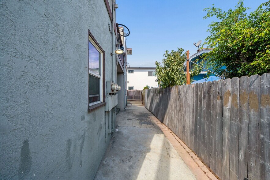 More Photos Of 1089 E 7th St, Long Beach Apartments For Sale