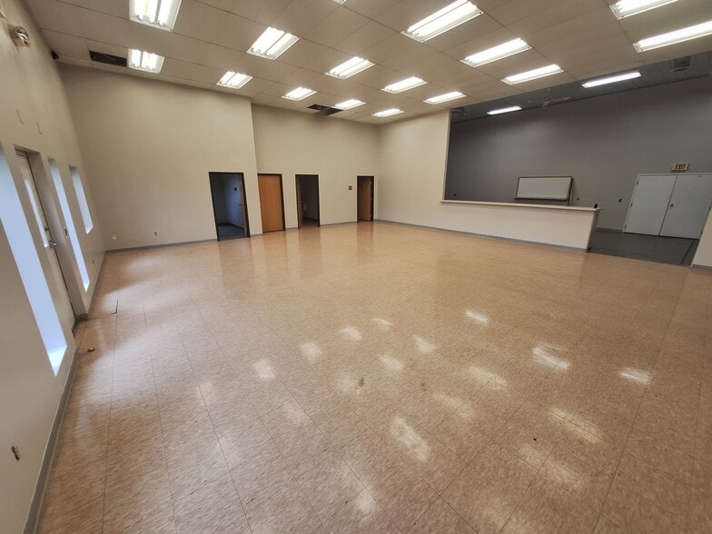 More Photos Of 922 40th St N, Fargo Warehouse For Lease