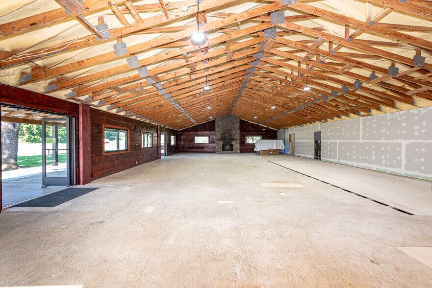 More Photos Of 8123 E Lamar Alexander Pky, Townsend Restaurant For Sale