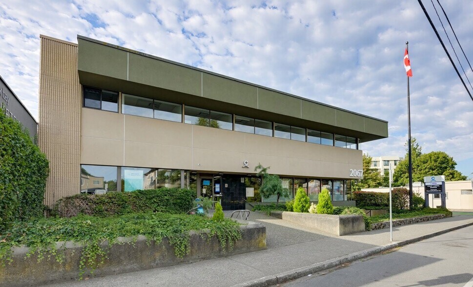 Primary Photo Of 2067 Cadboro Bay Rd, Victoria General Retail For Lease