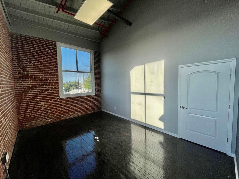 More Photos Of 1906 N Armenia Ave, Tampa Loft Creative Space For Lease