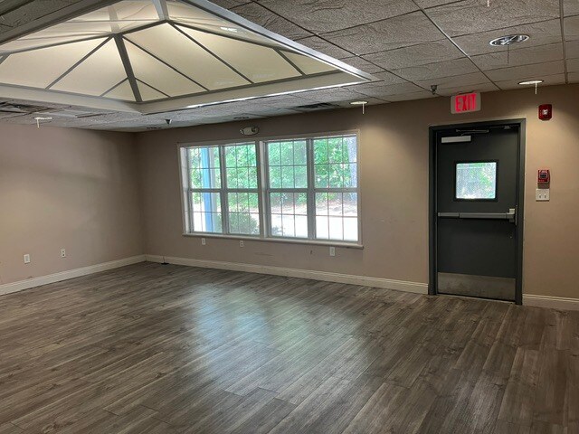 More Photos Of 301 Avenue 11 NW, Atkins Warehouse For Lease