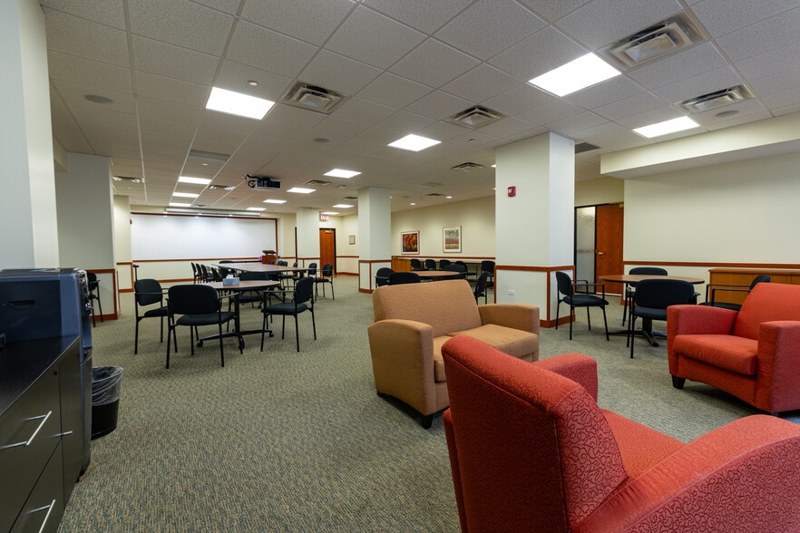 More Photos Of 50 E Washington St, Chicago Office For Sale