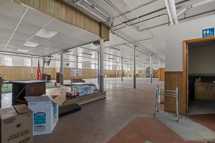 More Photos Of 21 State St, Oil City Specialty For Sale