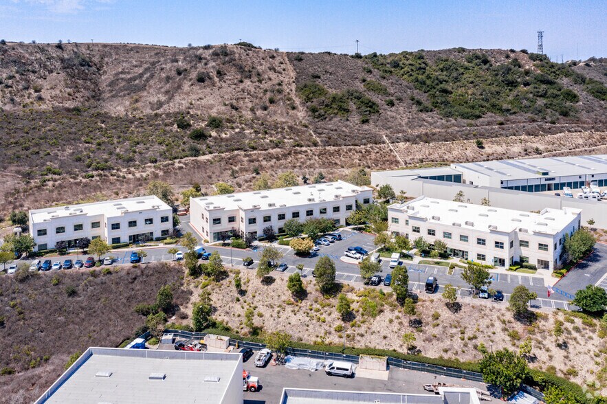 More Photos Of 232 Avenida Fabricante, San Clemente Light Distribution For Sale