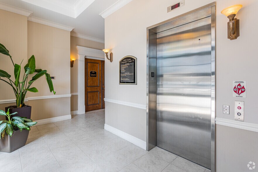 More Photos Of 1016 Collier Center Way, Naples Unknown For Lease