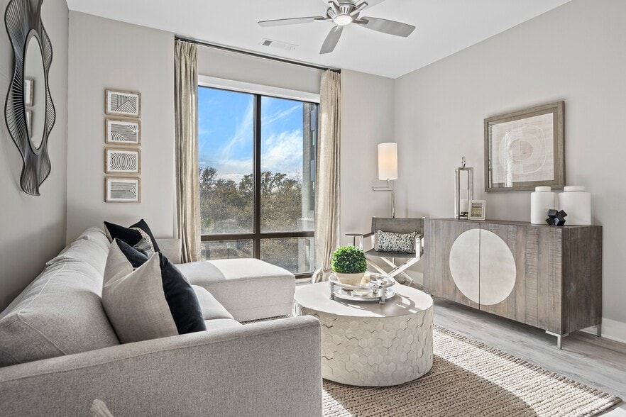 More Photos Of 838 Morrison Dr, Charleston Apartments For Lease