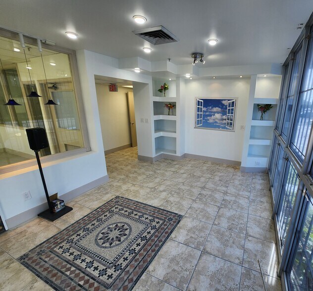 More Photos Of 650 NW 105th St, Miami Warehouse For Lease