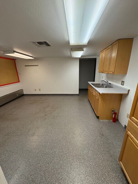 More Photos Of 6636 Rosewood St, Anchorage Warehouse For Sale