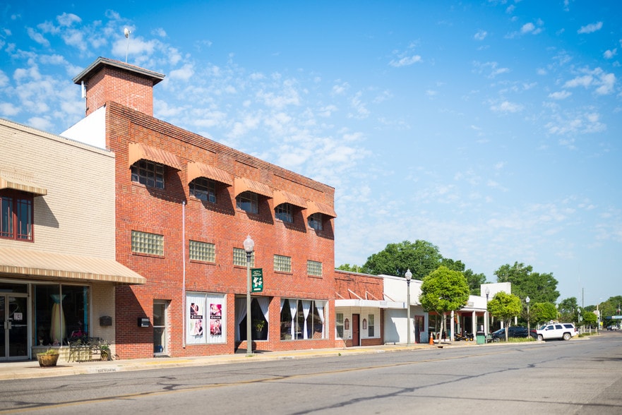 More Photos Of 544 N Main St, Crestview Storefront Retail Office For Sale