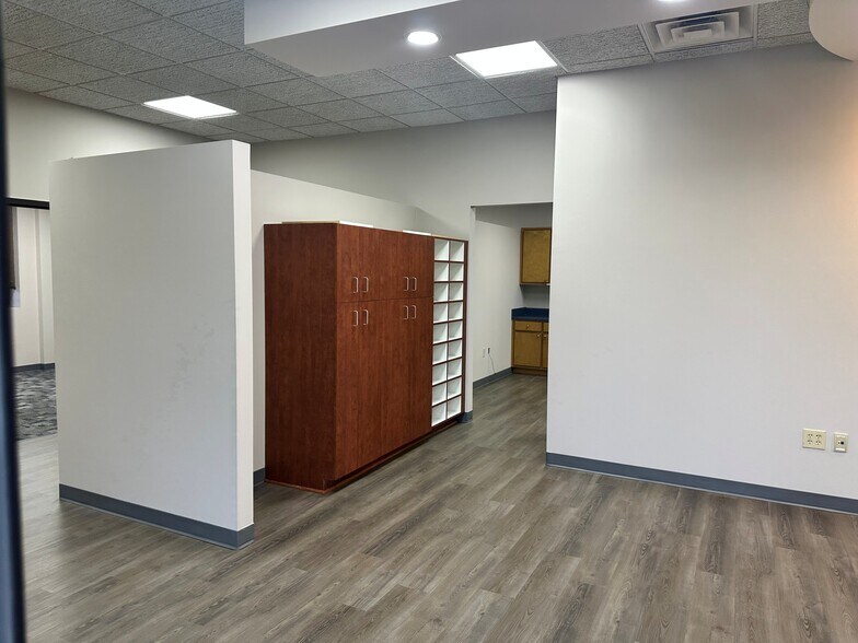 More Photos Of 515 Nine North Ct, Alpharetta Industrial For Lease