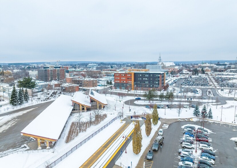 More Photos Of 275 Rue Latour, Saint-Jérôme Office For Sale