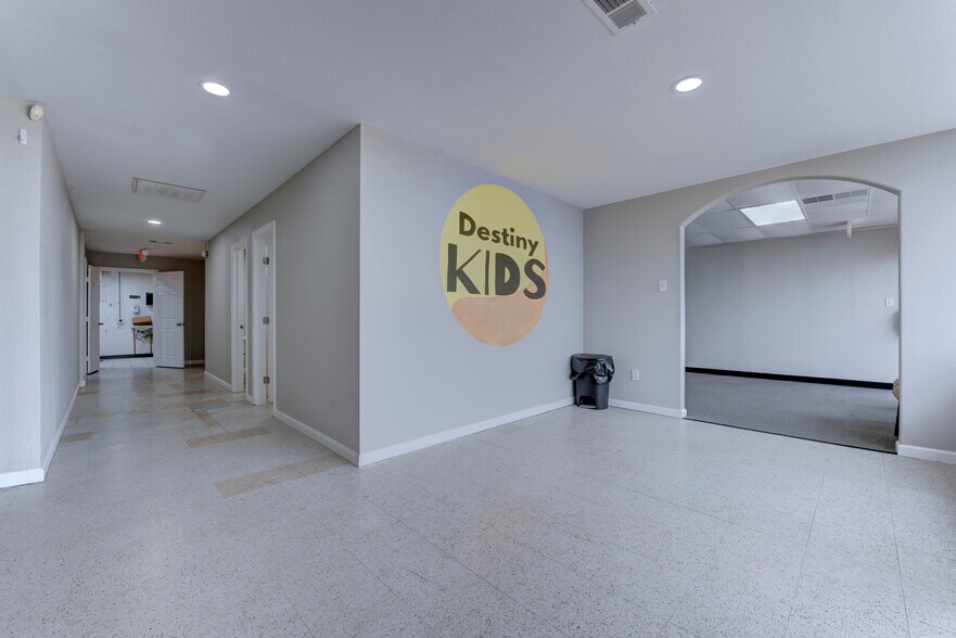 More Photos Of 4230 E FM 1462 Rd, Rosharon Storefront Retail Office For Lease