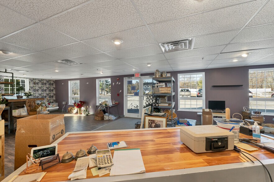 More Photos Of 45 Londonderry Tpke, Hooksett Office For Lease