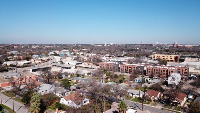 More Photos Of 1009-1019 E Euclid Ave, San Antonio Warehouse For Sale