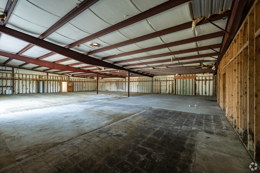 More Photos Of 930 Highway 59 Loop N, Livingston Restaurant For Sale