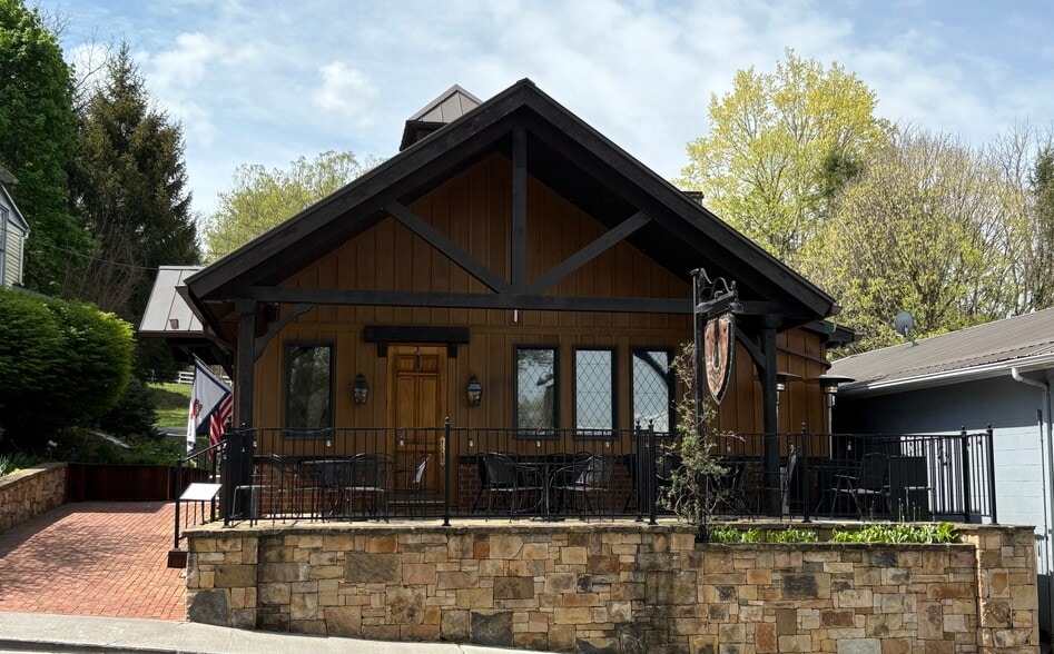 Primary Photo Of 1134 Washington St E, Lewisburg Restaurant For Sale