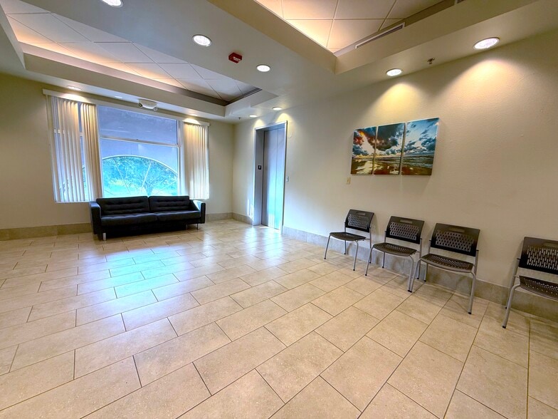 More Photos Of 1743 Park Center Dr, Orlando Medical For Sale