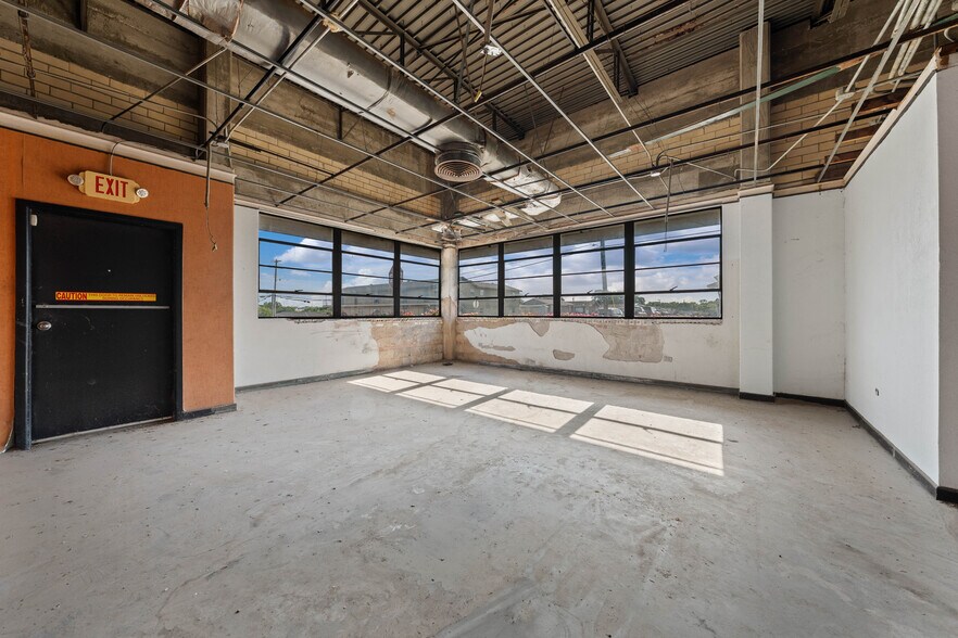 More Photos Of 4520 Fort Ave, Waco Warehouse For Sale