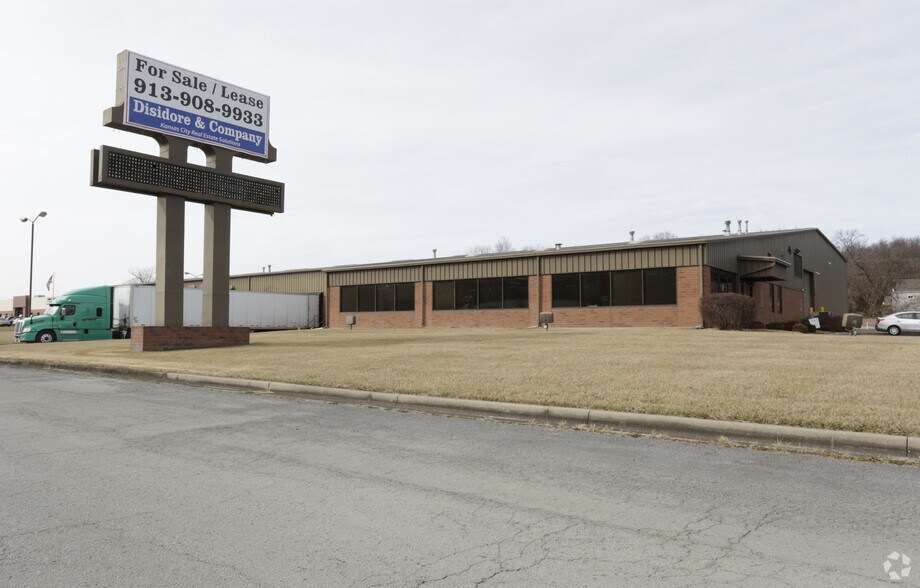 More Photos Of 3140 S 28th St, Kansas City Warehouse For Lease