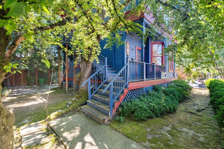More Photos Of 2606 SE Pine St, Portland Apartments For Sale