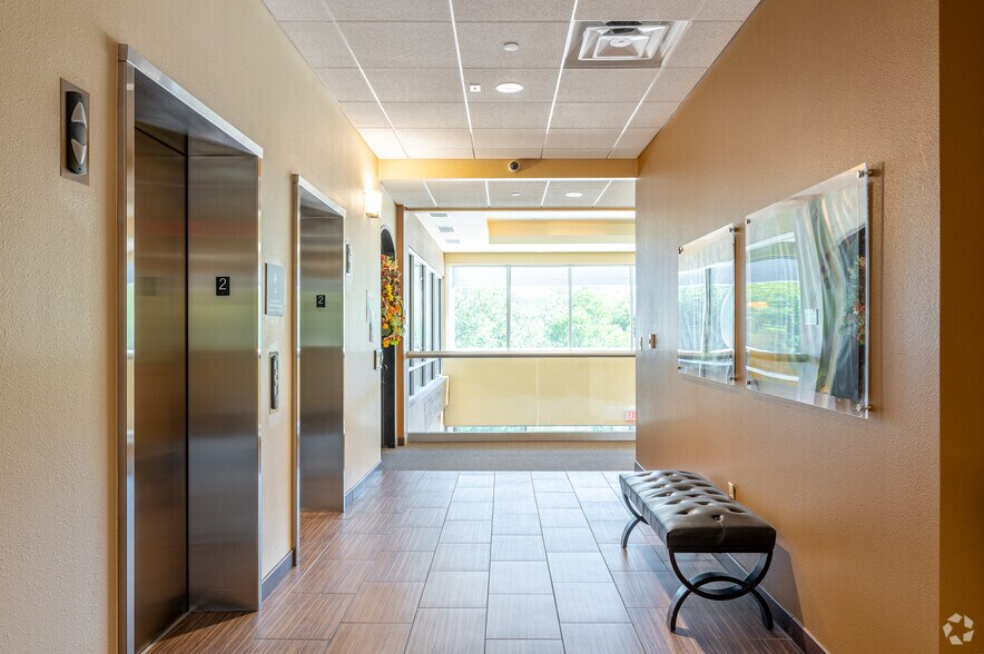 More Photos Of 900 Jerome St, Fort Worth Medical For Lease