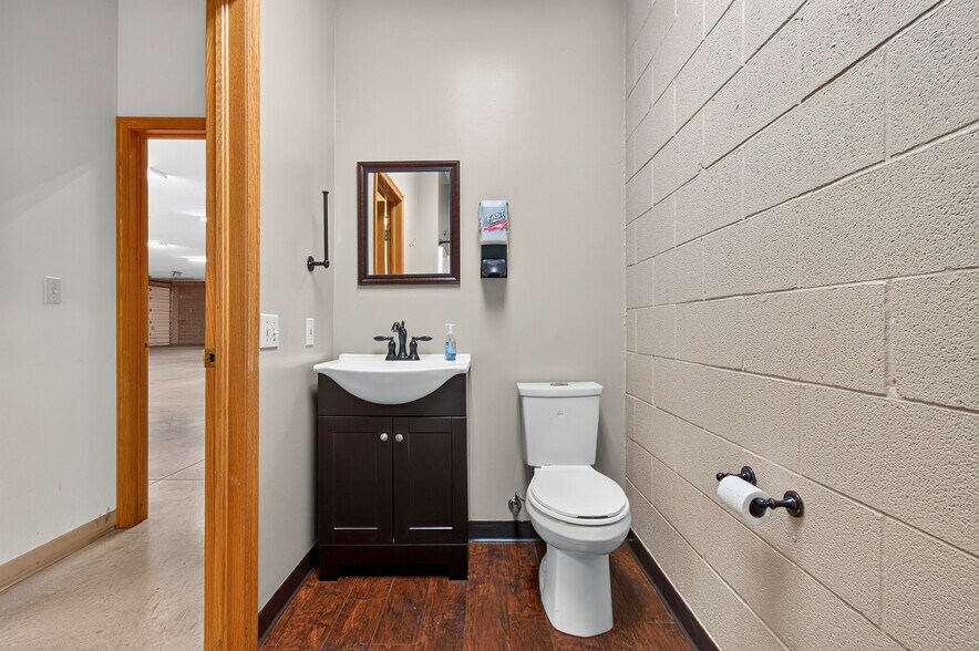 More Photos Of 5240 Cleveland Ave, Wooster Flex For Sale