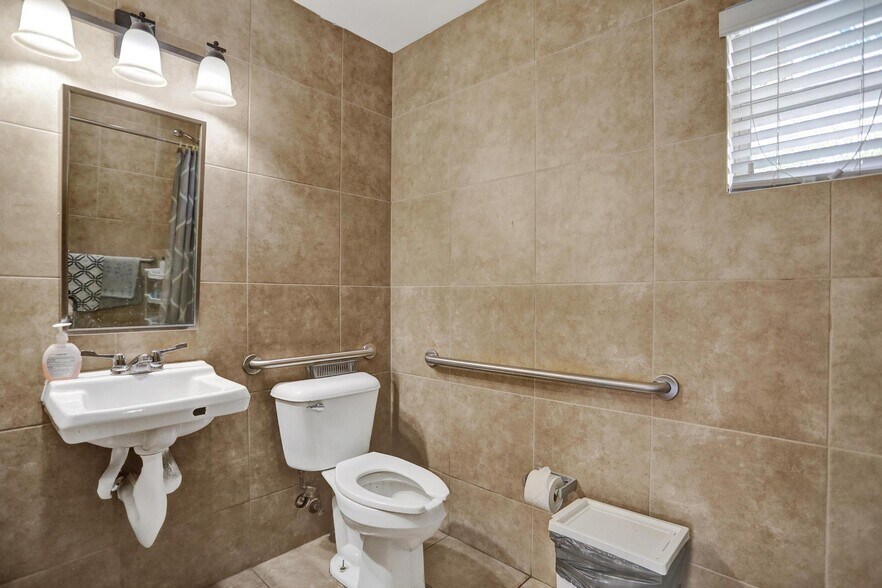 More Photos Of 1722 Madison St, Hollywood Assisted Living For Sale