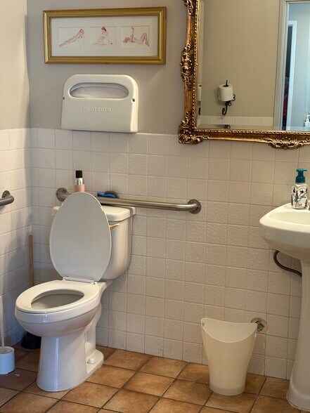 More Photos Of 1920 5th St, Simi Valley Freestanding For Lease