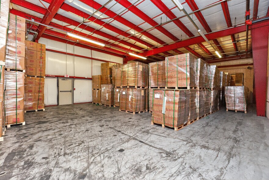 More Photos Of 1017 E 7th St N, Newton Office For Sale