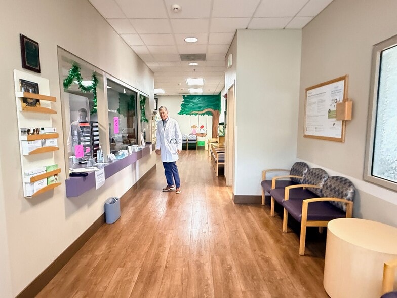 More Photos Of 275 W Herndon Ave, Clovis Medical For Lease