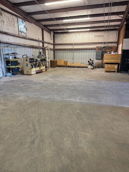 More Photos Of 2540 Leroy Stevens Rd, Mobile Light Manufacturing For Lease