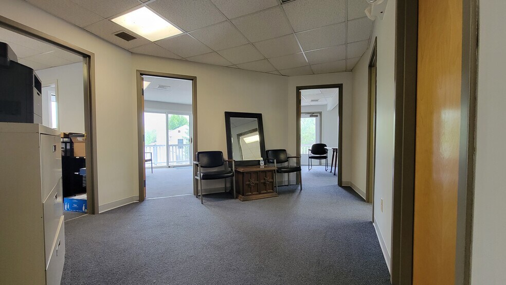 More Photos Of 1006 S Main St, Plantsville Office For Lease