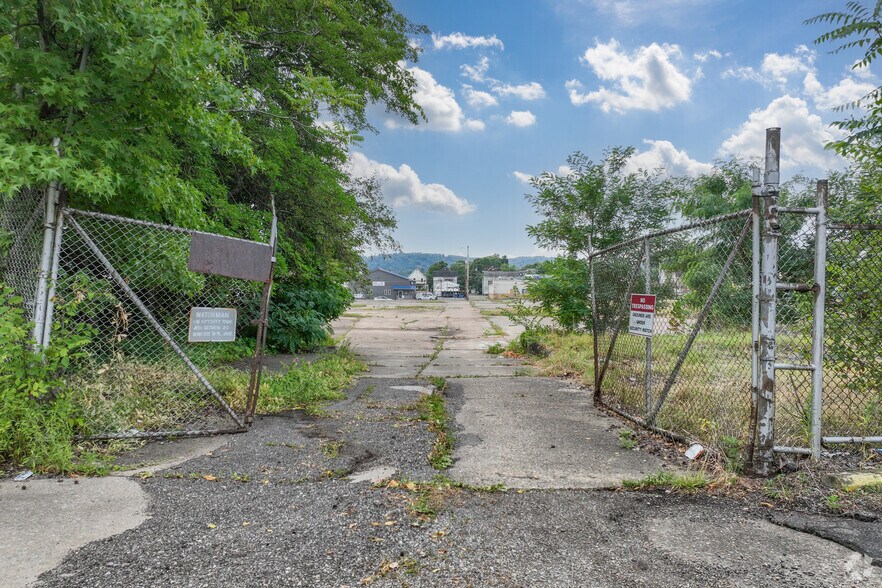 More Photos Of 700 Constitution Blvd, New Kensington Land For Sale
