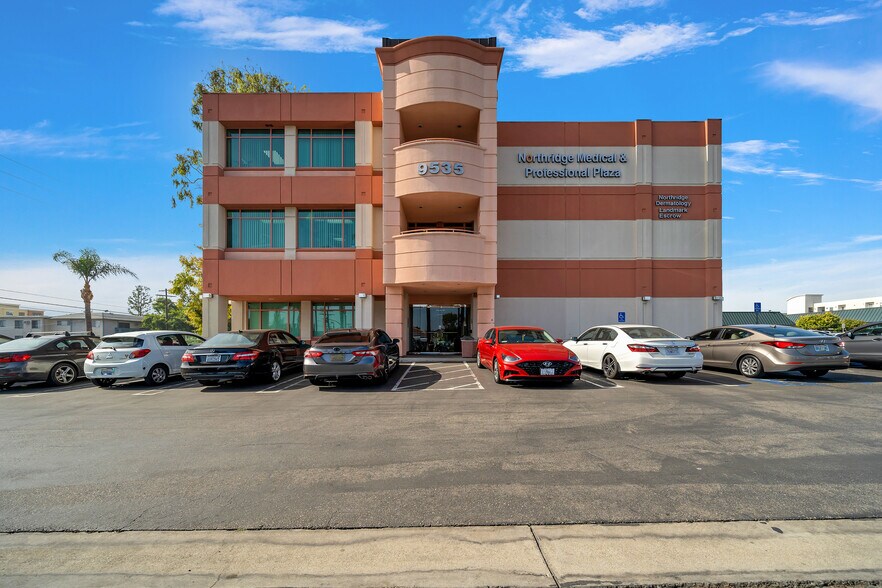 More Photos Of 9535 Reseda Blvd, Northridge Medical For Lease