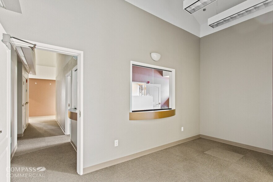 More Photos Of 2698 NE Courtney Dr, Bend Medical For Lease