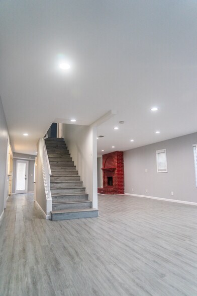 More Photos Of 2506 E 6th St, Long Beach Multifamily For Sale