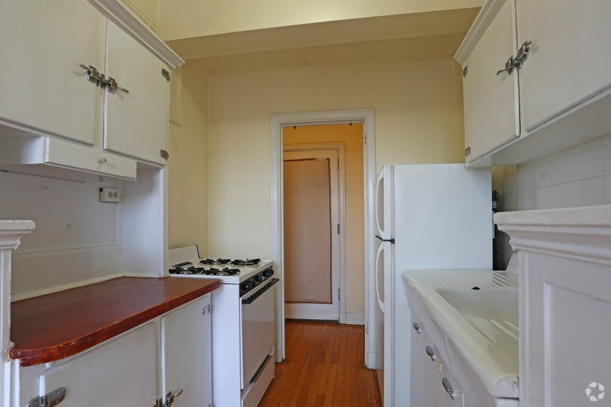 More Photos Of 135 S 20th St, Philadelphia Apartments For Lease