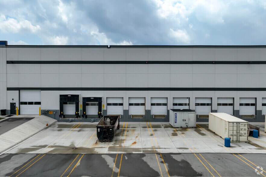 More Photos Of 42060 Ecorse Rd, Van Buren Township Warehouse For Lease