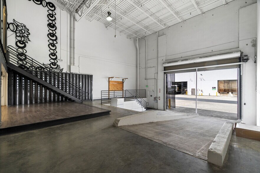 More Photos Of 7620 NW 25th St, Miami Distribution For Sale