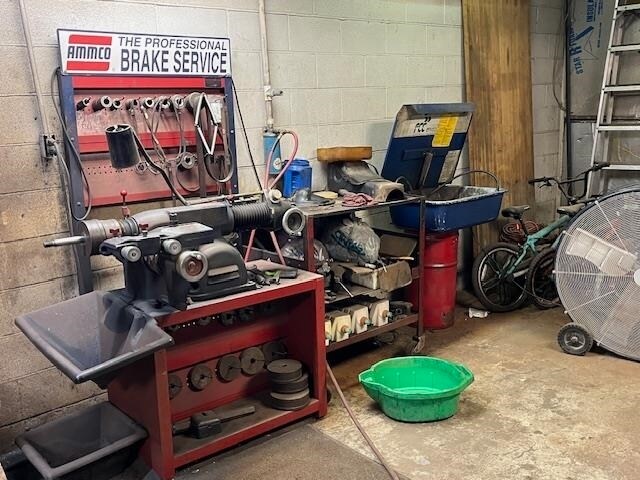 More Photos Of 2260 W Main St, Mountain View Industrial For Sale