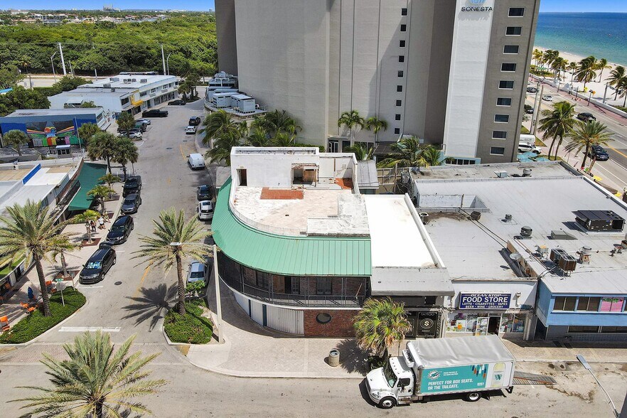 More Photos Of 900 Sunrise Ln, Fort Lauderdale Bar For Lease